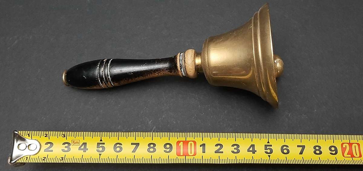 Mid-20th Century: European Brass Dinner Service Bell (12,5cm).