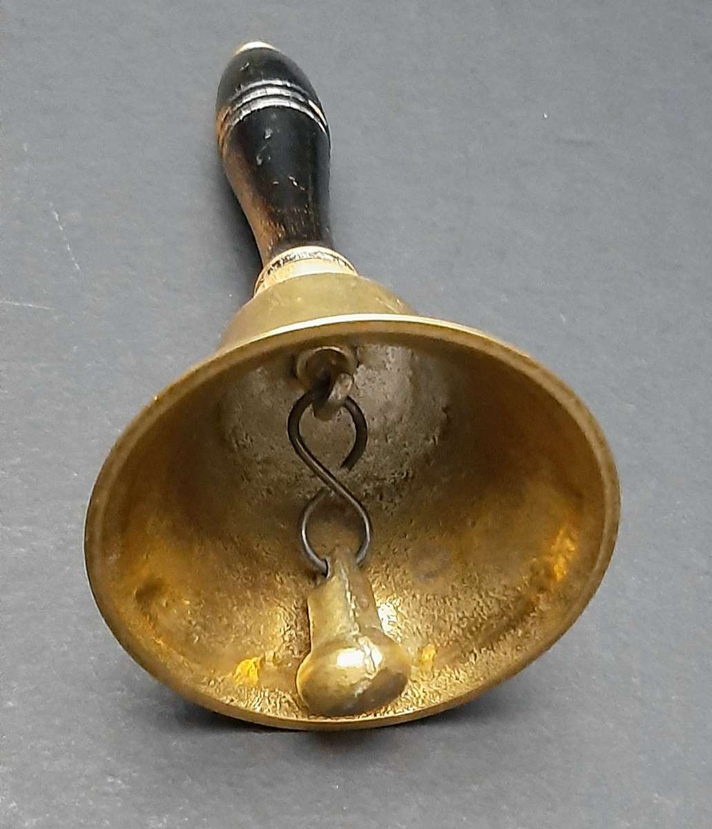 Mid-20th Century: European Brass Dinner Service Bell (12,5cm).