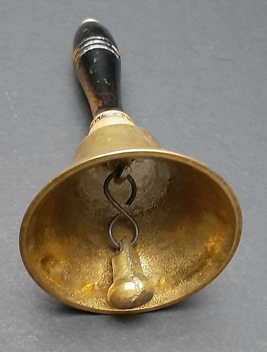 Mid-20th Century: European Brass Dinner Service Bell (12,5cm).