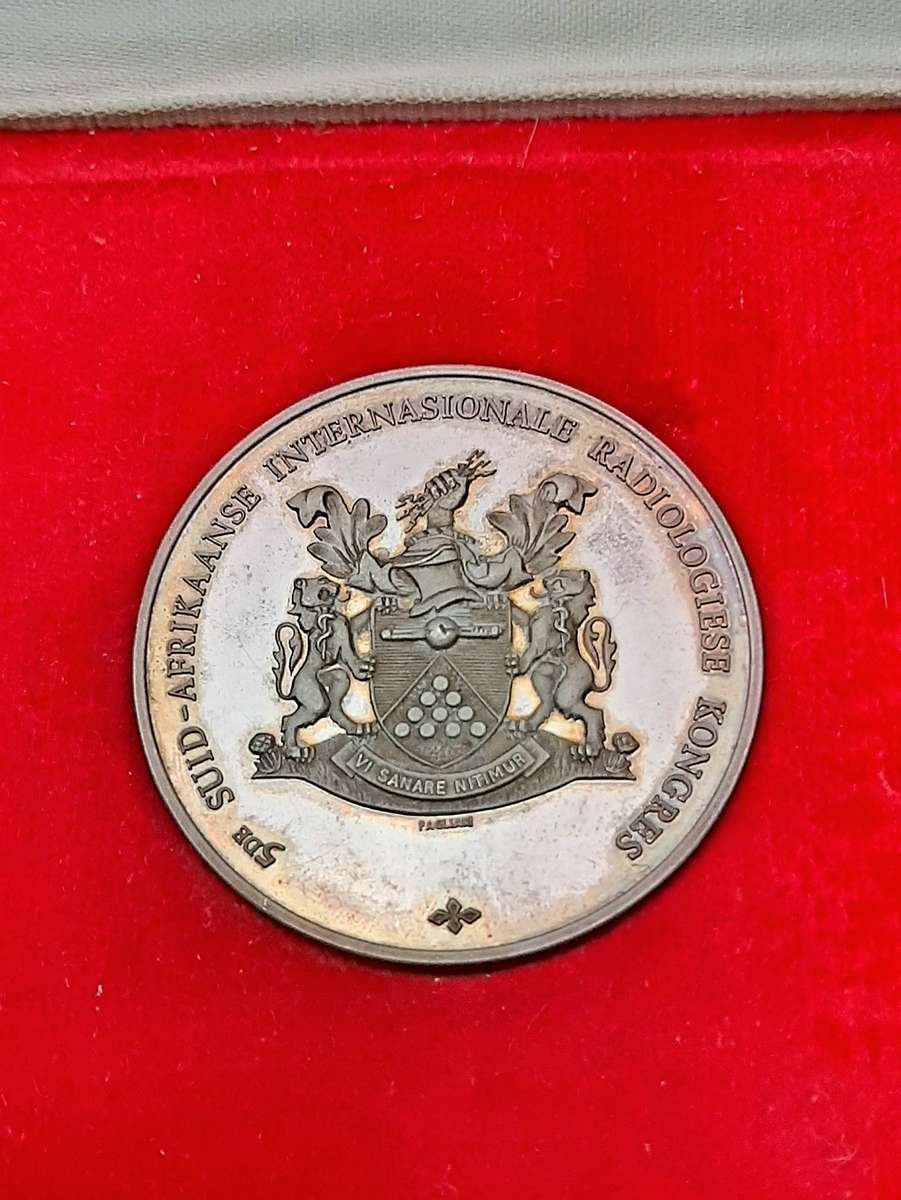 RARE: (XF+)  1982 SA 5th Intl. Radiological Congress .925 Silver Medallion w/ Case (29.18 gram).