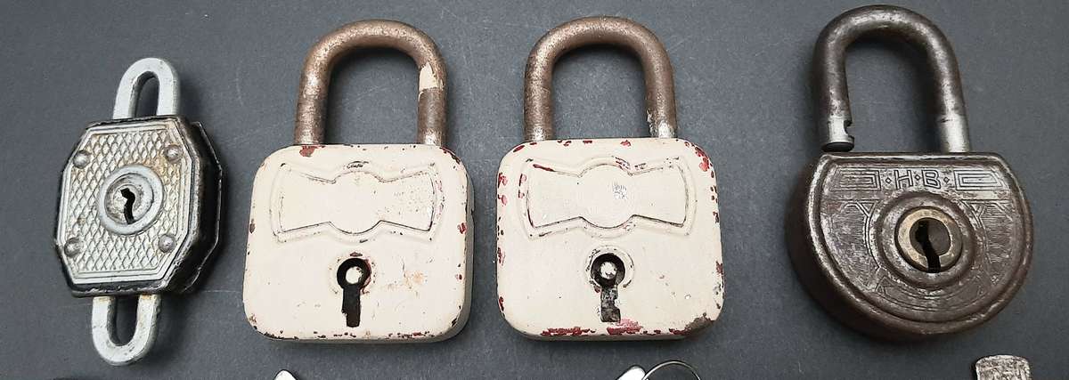 Mid-20th Century: Lot of 1960s/70s West-German Padlocks w/ Keys (x6).