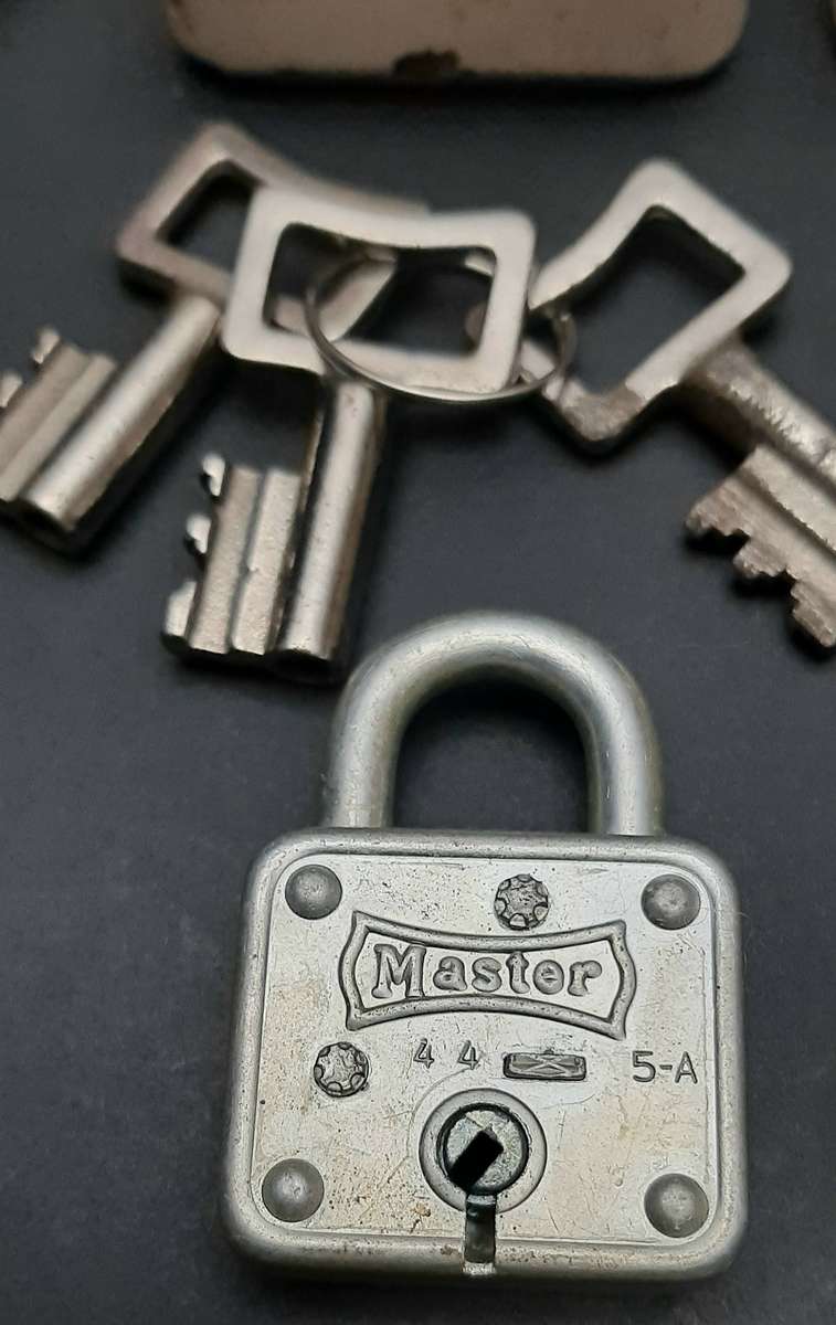 Mid-20th Century: Lot of 1960s/70s West-German Padlocks w/ Keys (x6).