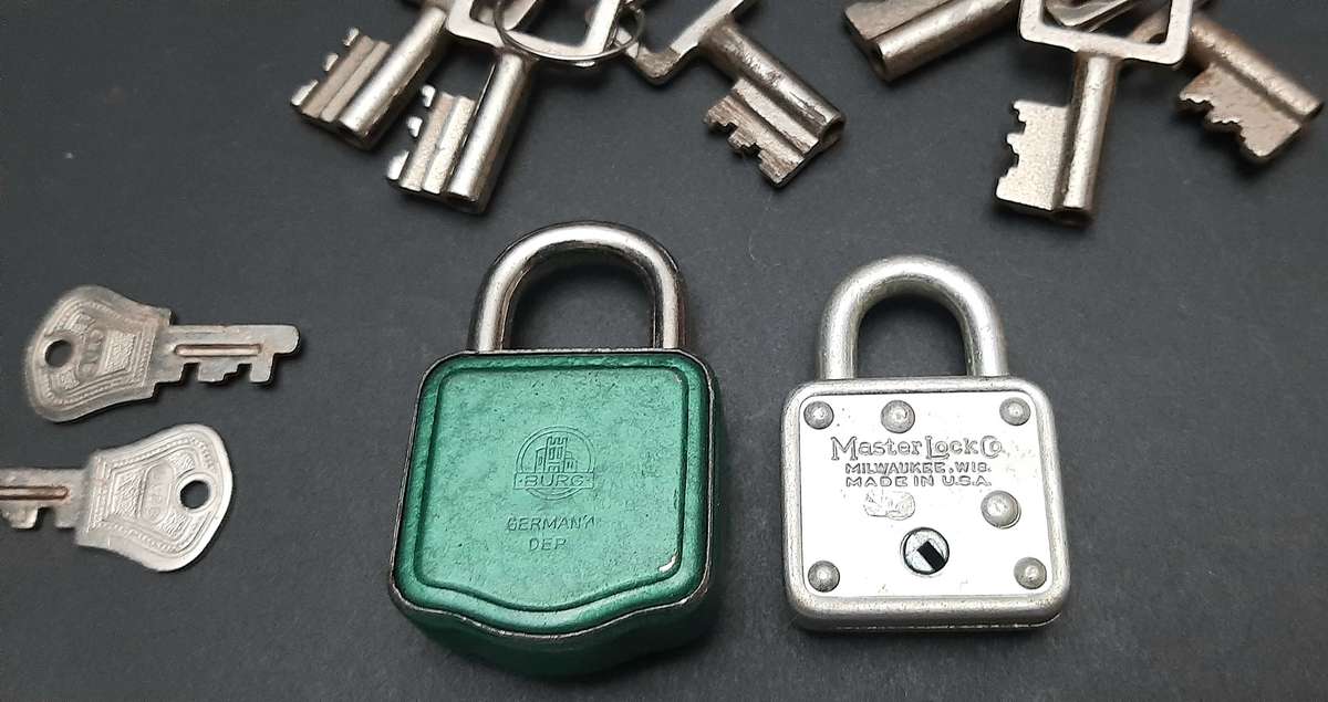 Mid-20th Century: Lot of 1960s/70s West-German Padlocks w/ Keys (x6).