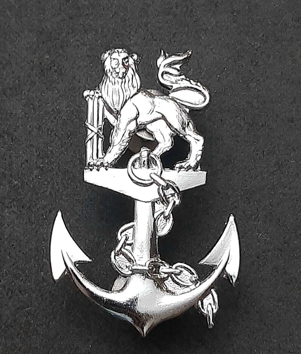 Border War: 1980s SA Navy Cadets Chromed Beret Badge ( All Screws).
