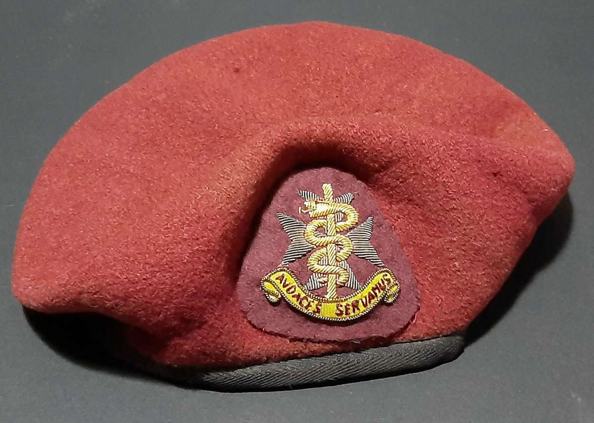 SA Military: SAMS 2000s Senior Officer's Maroon Service Beret w/ Bullion Badge Insignia (58).