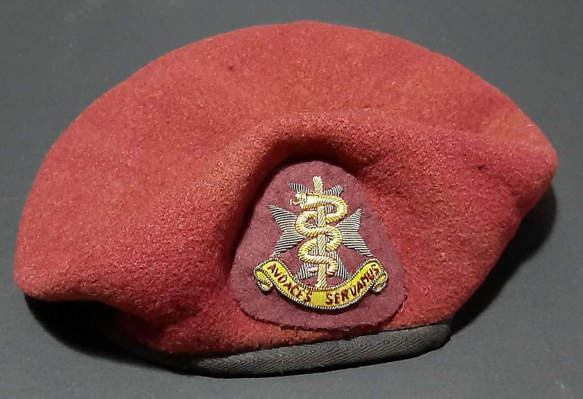 SA Military: SAMS 2000s Senior Officer's Maroon Service Beret w/ Bullion Badge Insignia (58).