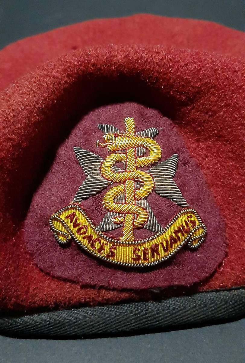 SA Military: SAMS 2000s Senior Officer's Maroon Service Beret w/ Bullion Badge Insignia (58).
