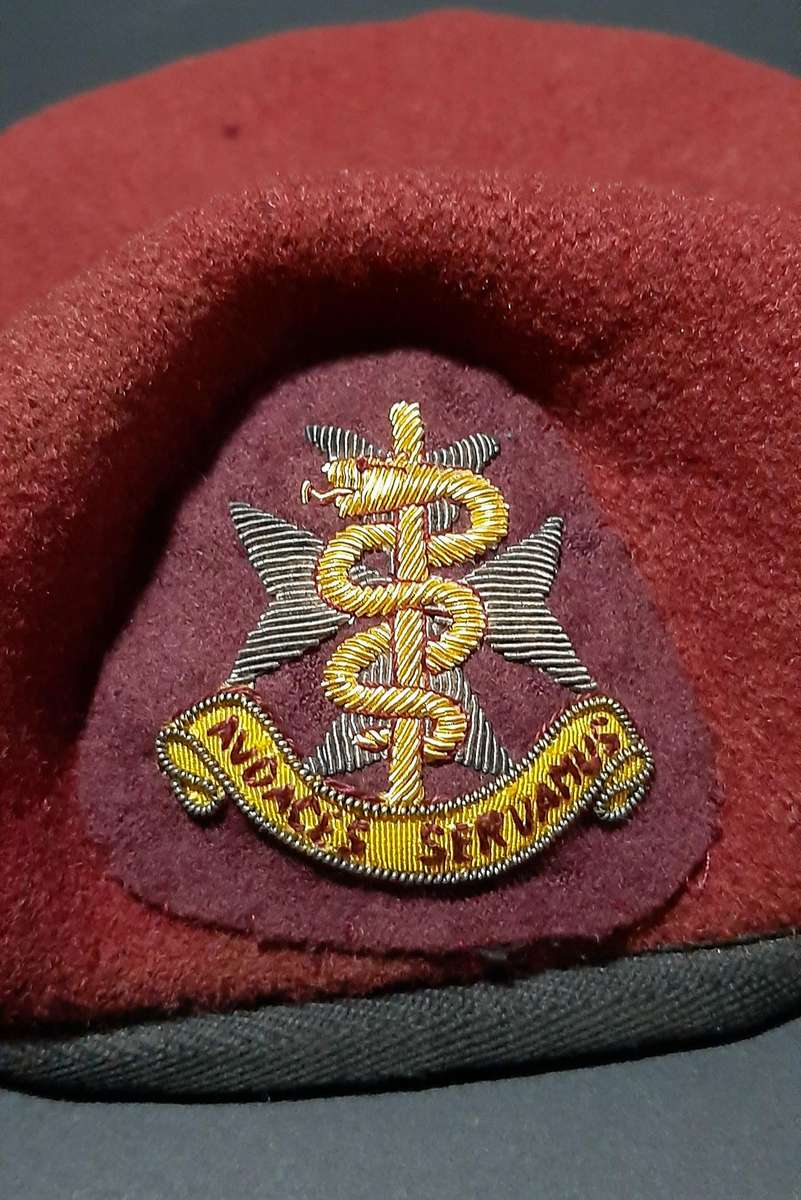 SA Military: SAMS 2000s Senior Officer's Maroon Service Beret w/ Bullion Badge Insignia (58).