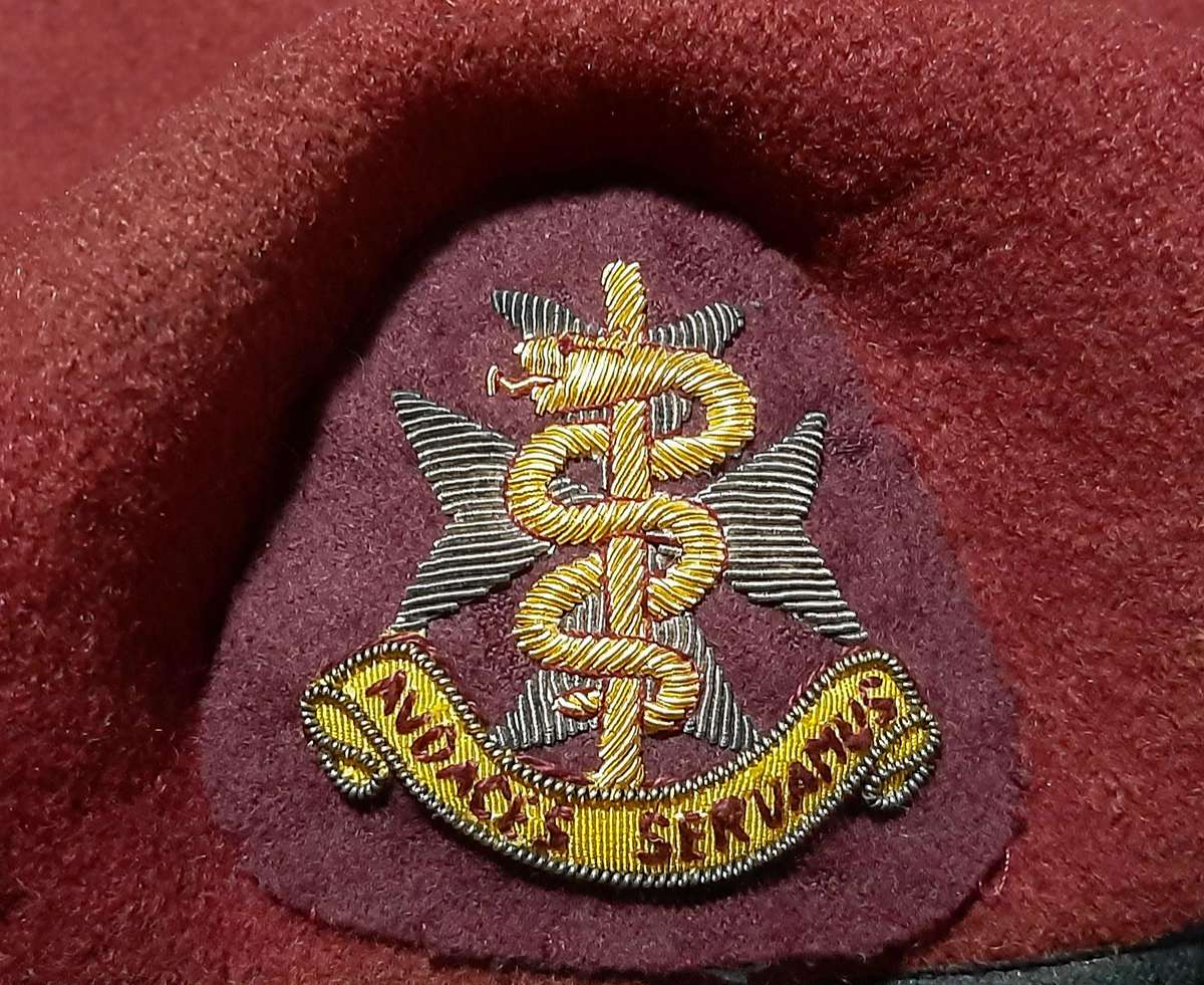 SA Military: SAMS 2000s Senior Officer's Maroon Service Beret w/ Bullion Badge Insignia (58).