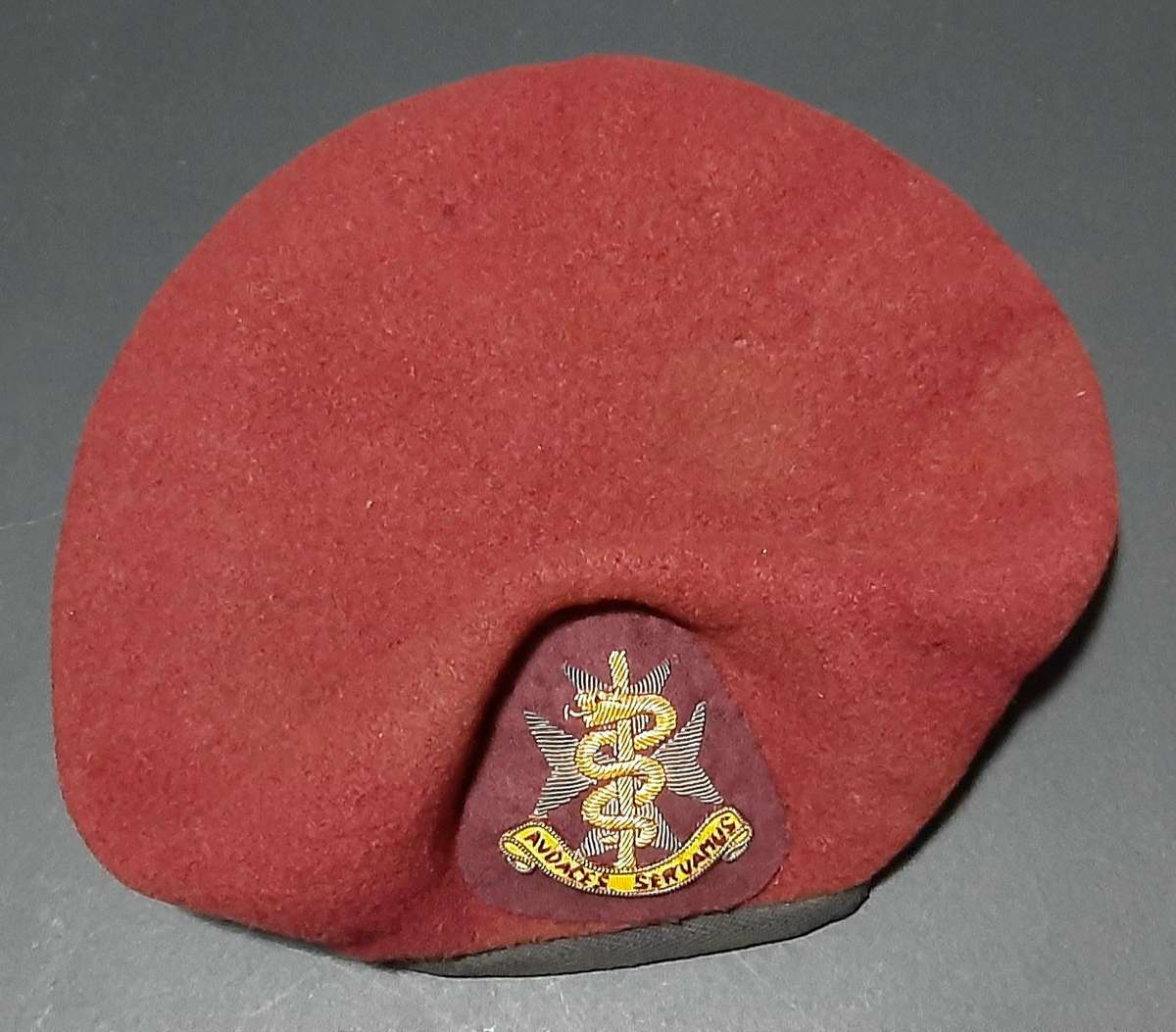 SA Military: SAMS 2000s Senior Officer's Maroon Service Beret w/ Bullion Badge Insignia (58).