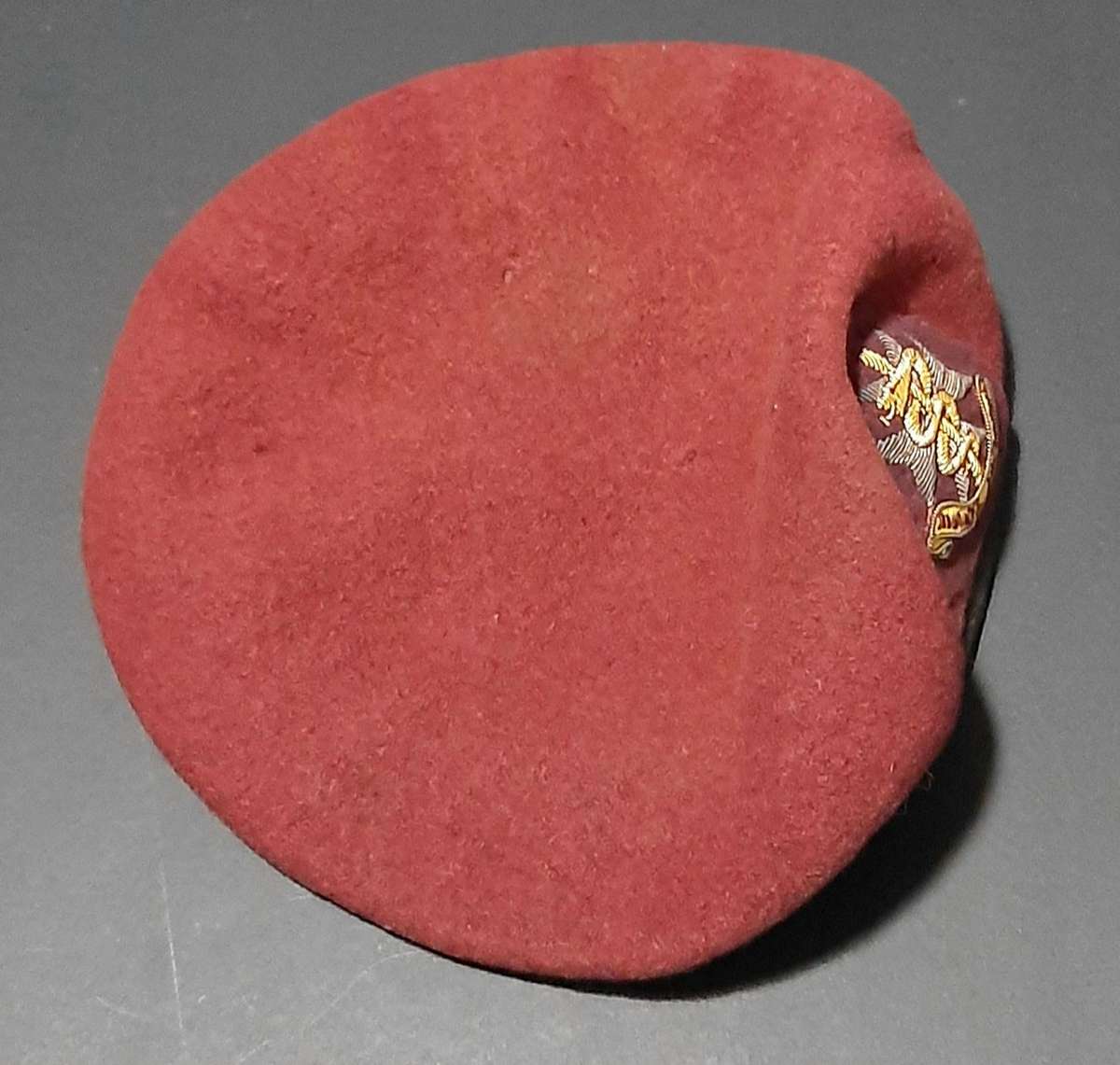 SA Military: SAMS 2000s Senior Officer's Maroon Service Beret w/ Bullion Badge Insignia (58).