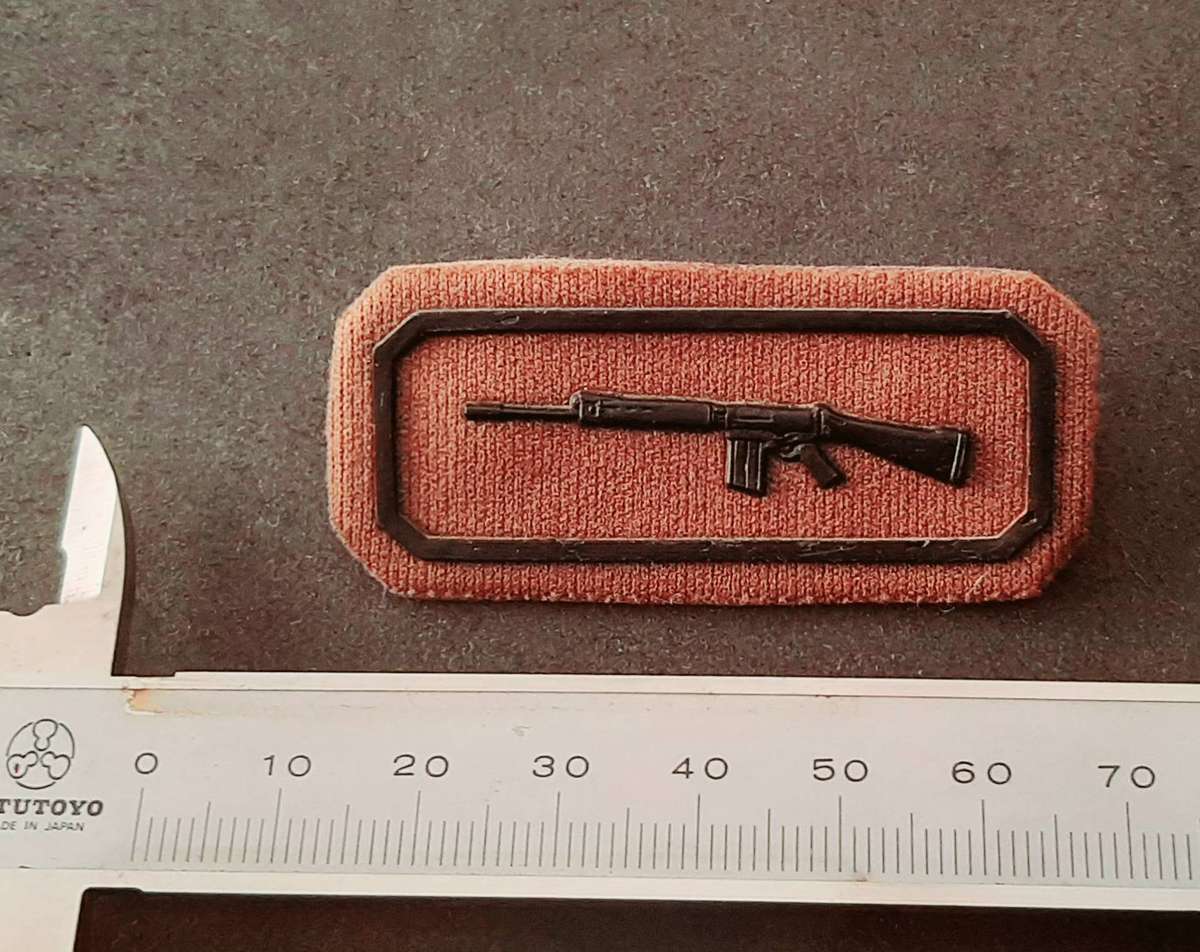 Border War: 1980s SADF Nutria Rubberized 'Tupperware' Marksmanship Breast Badge w/ Pins.