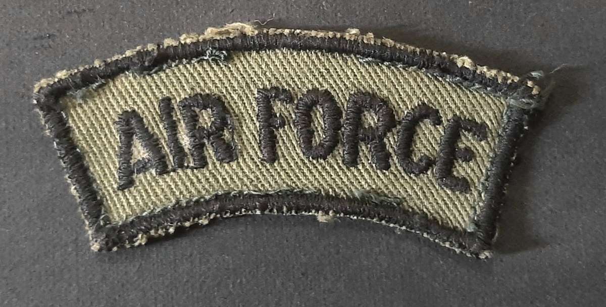 Rhodesian Bush War: 1960s Rhodesian Air Force Green Variegated Type I Shoulder Title  (x 1 Pcs).
