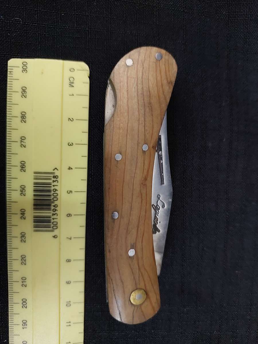 Stunning Laguiole ( 63) Pocket Knife with Wooden Handle in Excellent Condition