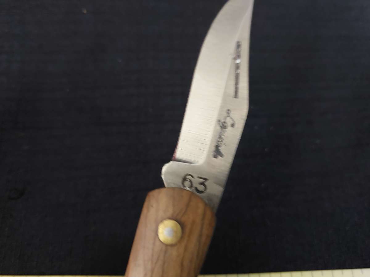 Stunning Laguiole ( 63) Pocket Knife with Wooden Handle in Excellent Condition