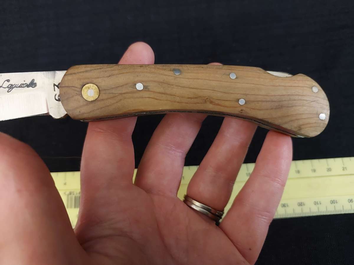 Stunning Laguiole ( 63) Pocket Knife with Wooden Handle in Excellent Condition