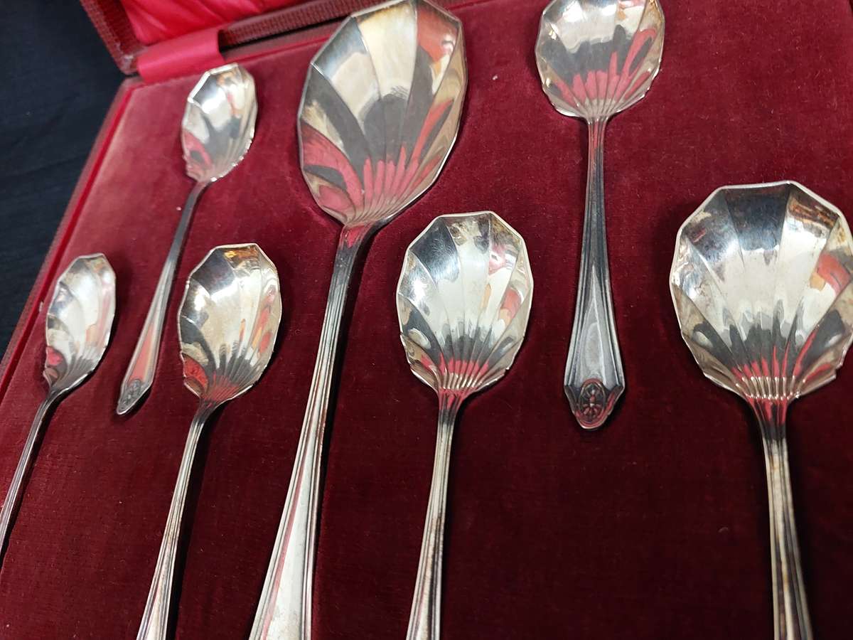 Stunning Antique 7 Piece EPNS Silver Plated Fruit Spoons & Serving Spoons - Good Condition