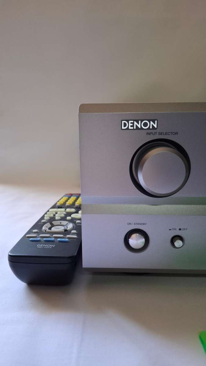 Denon AVR-130 AV Surround Receiver - Excellent Condition