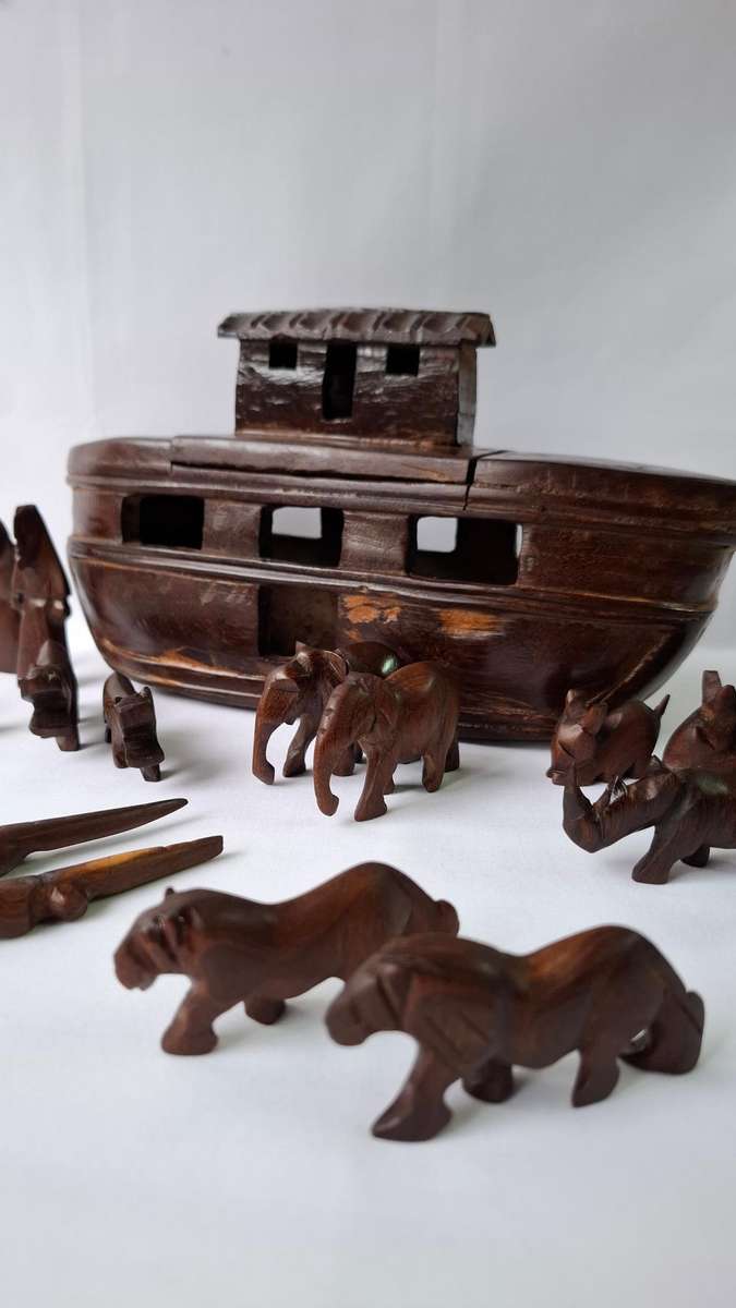 Remarkable Vintage Hand Carved Wooden Noah's Ark with Carved Animals - Good Condition