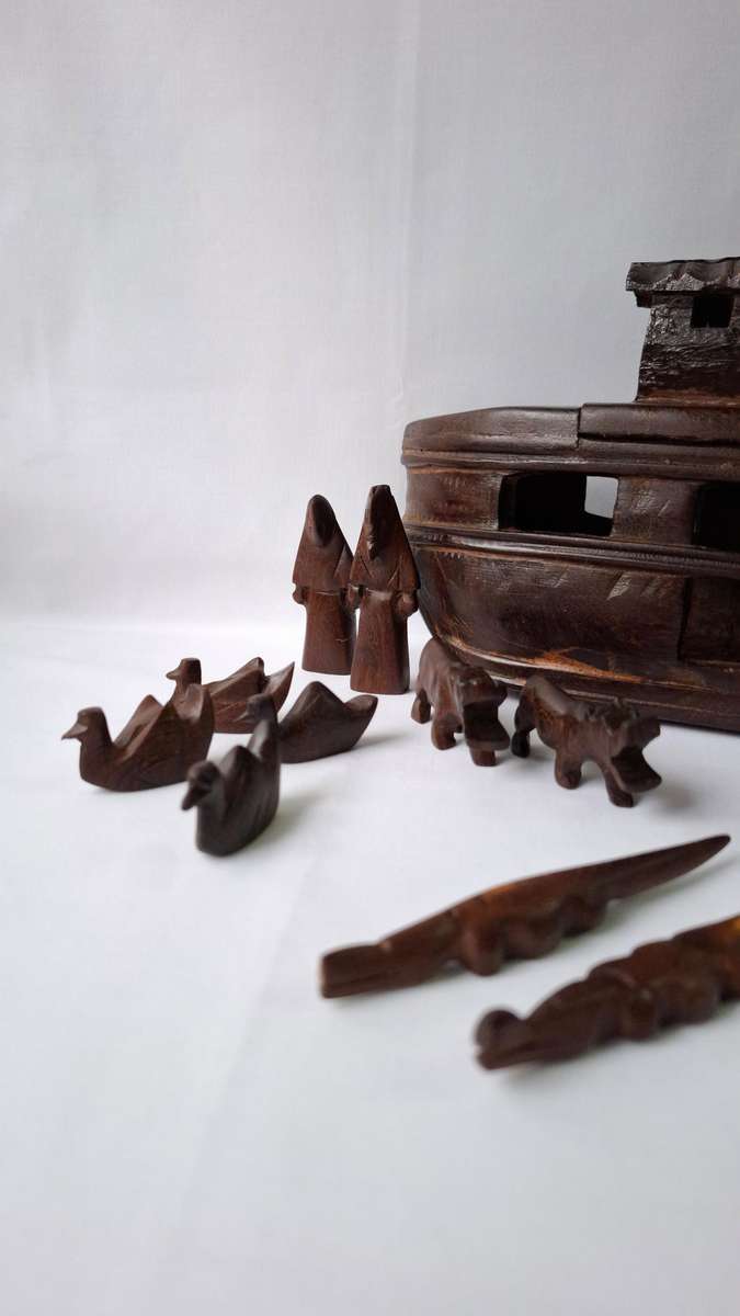 Remarkable Vintage Hand Carved Wooden Noah's Ark with Carved Animals - Good Condition