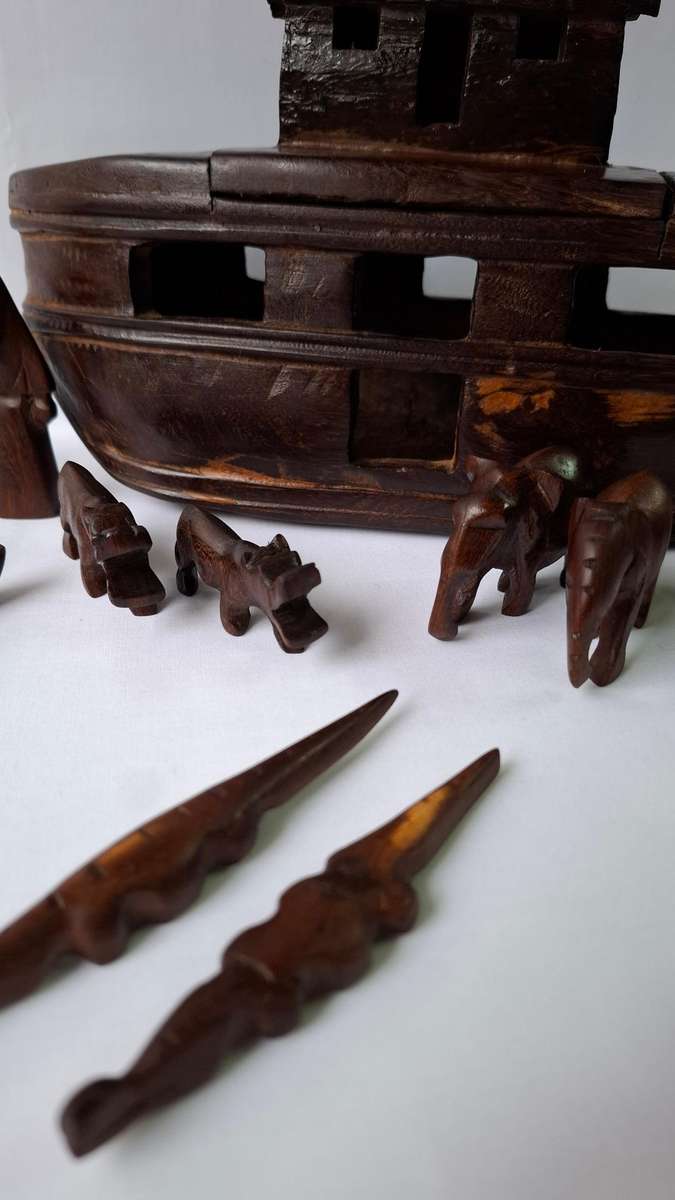 Remarkable Vintage Hand Carved Wooden Noah's Ark with Carved Animals - Good Condition