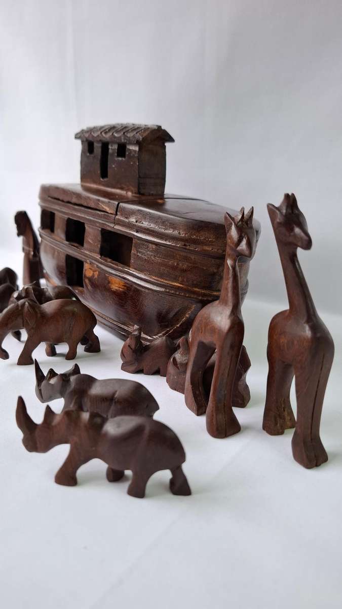 Remarkable Vintage Hand Carved Wooden Noah's Ark with Carved Animals - Good Condition