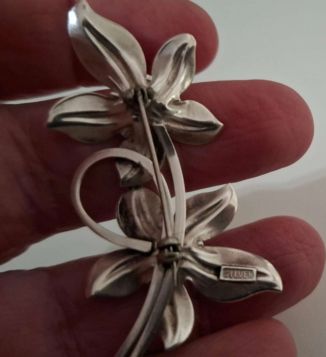 Stunning Siver Flower Brooch in Excellent Condition Clearly Marked 6.4 Grams