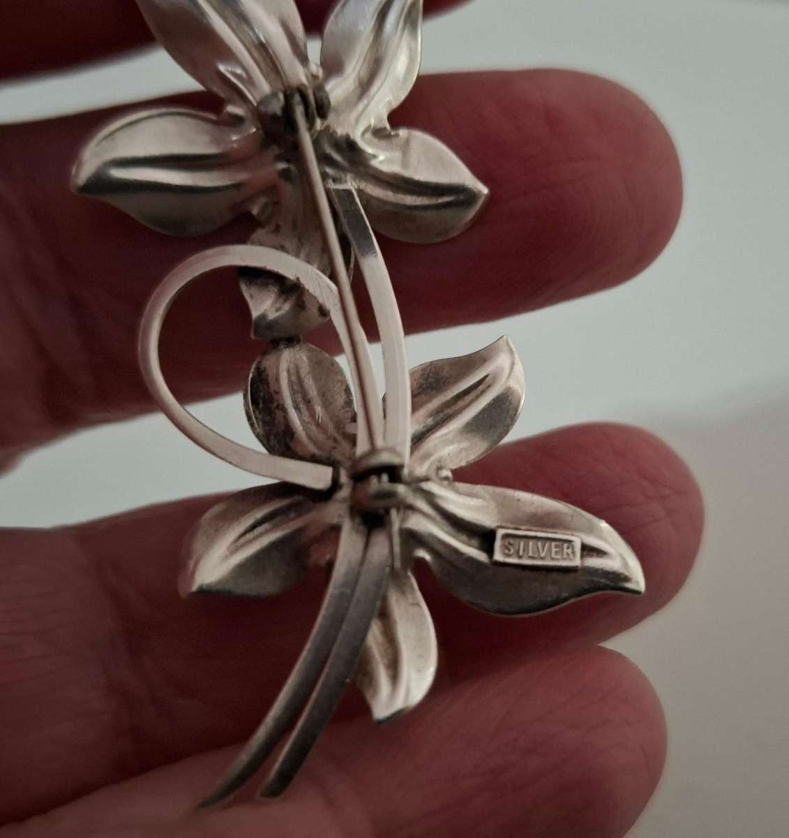 Stunning Siver Flower Brooch in Excellent Condition Clearly Marked 6.4 Grams