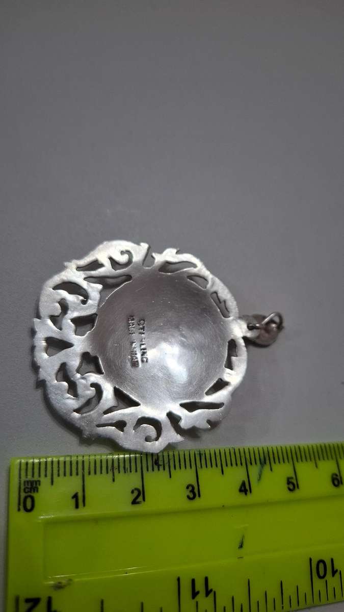 Beautiful Siam Sterling Silver Pendant in Excellent Condition Clearly Marked  (7.7 grams)