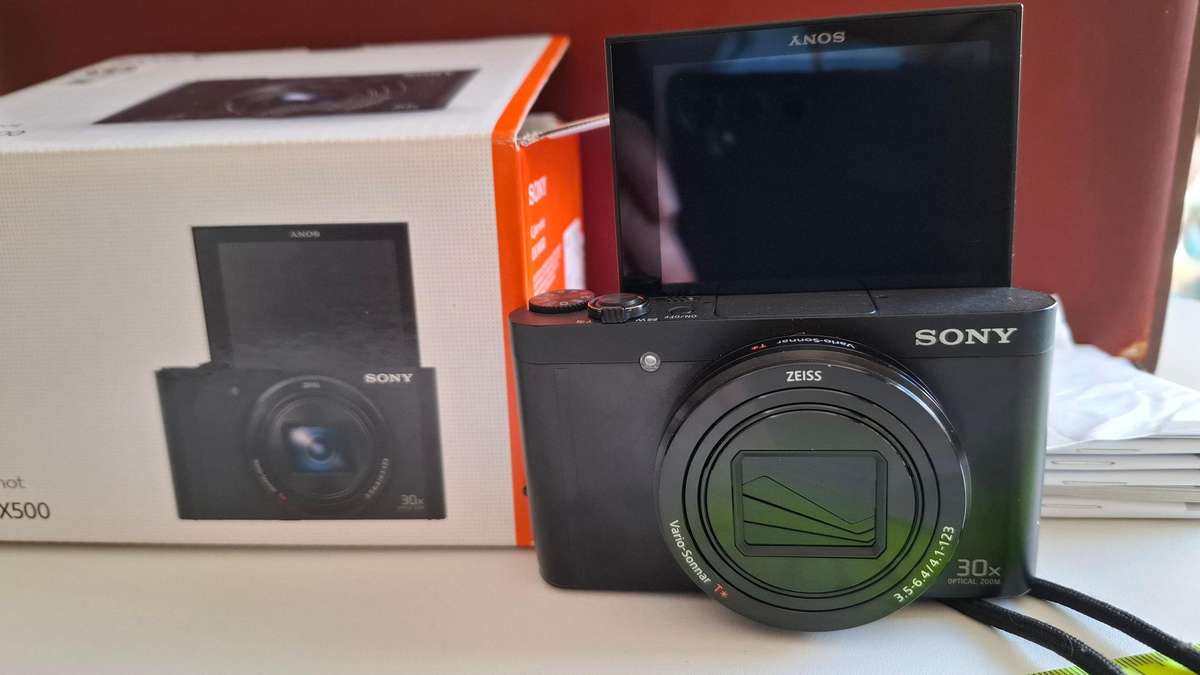 Sony Cyper-shot DSC-WX500 Digital Camera