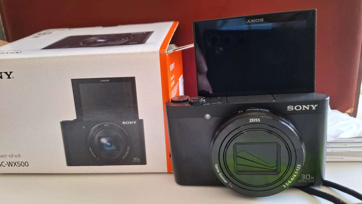 Sony Cyper-shot DSC-WX500 Digital Camera