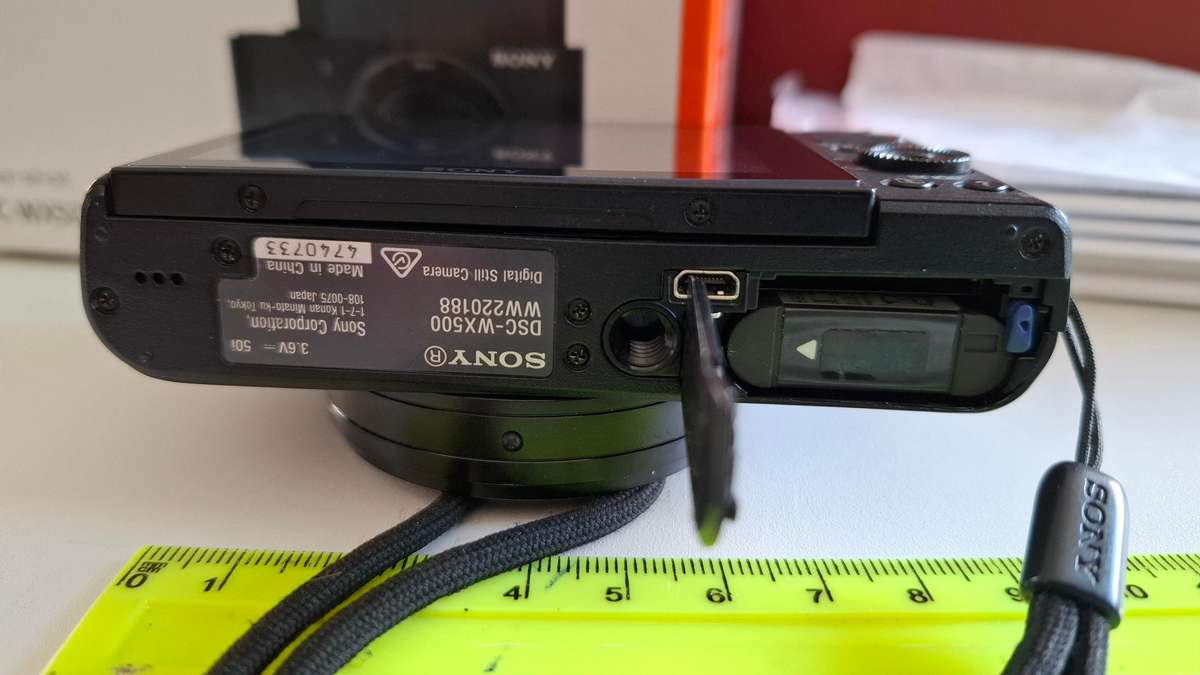 Sony Cyper-shot DSC-WX500 Digital Camera