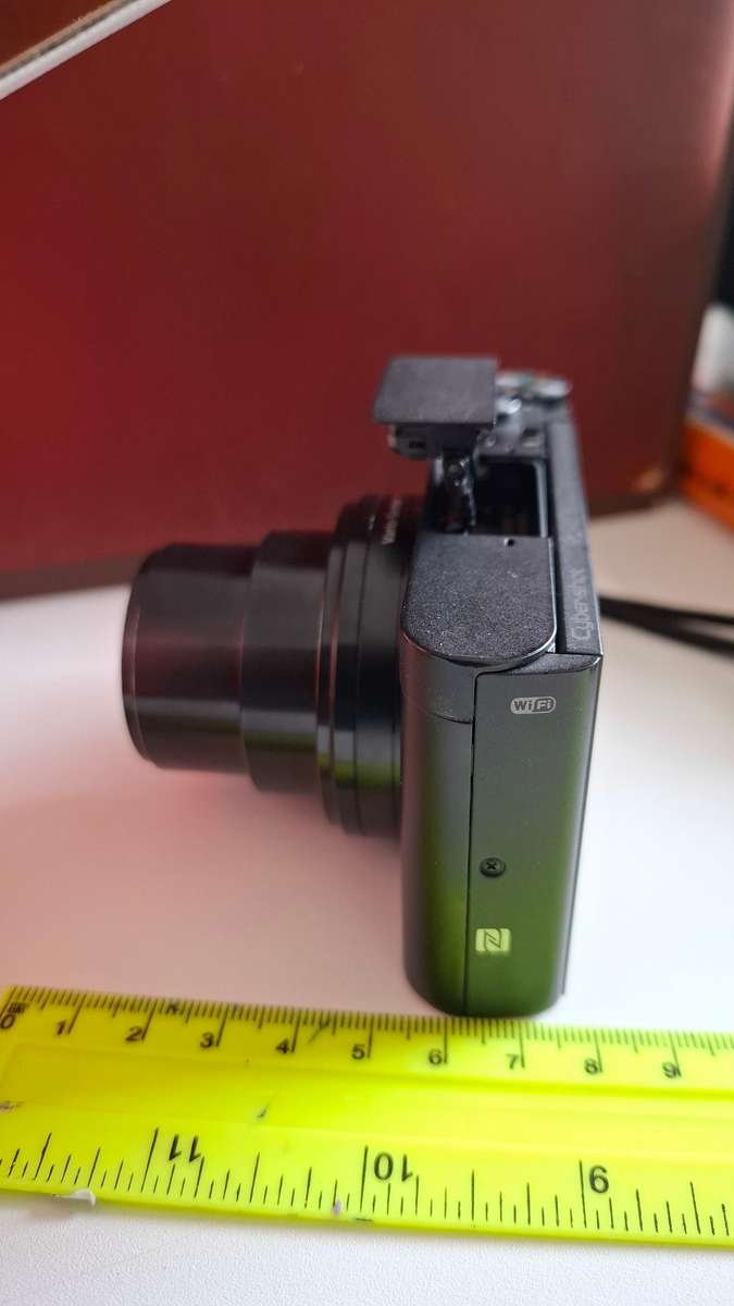 Sony Cyper-shot DSC-WX500 Digital Camera