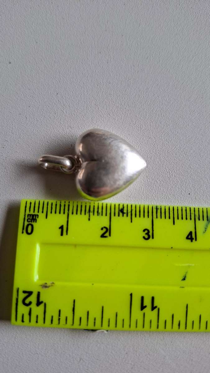 Beautiful Silver 925 Heart Pendant 2,5 grams In Great Condition (Clearly Marked )