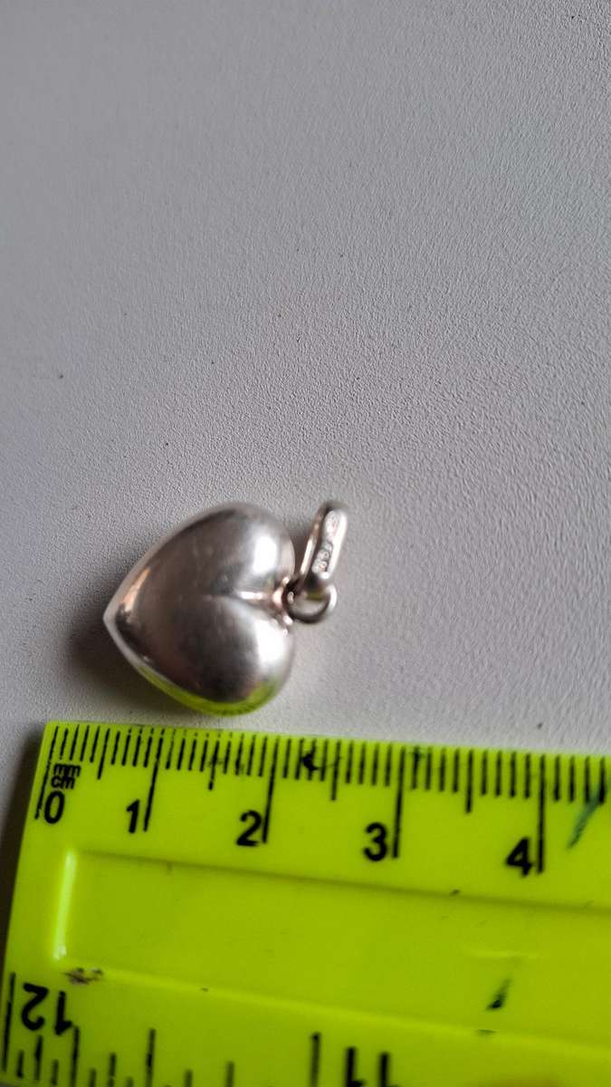 Beautiful Silver 925 Heart Pendant 2,5 grams In Great Condition (Clearly Marked )