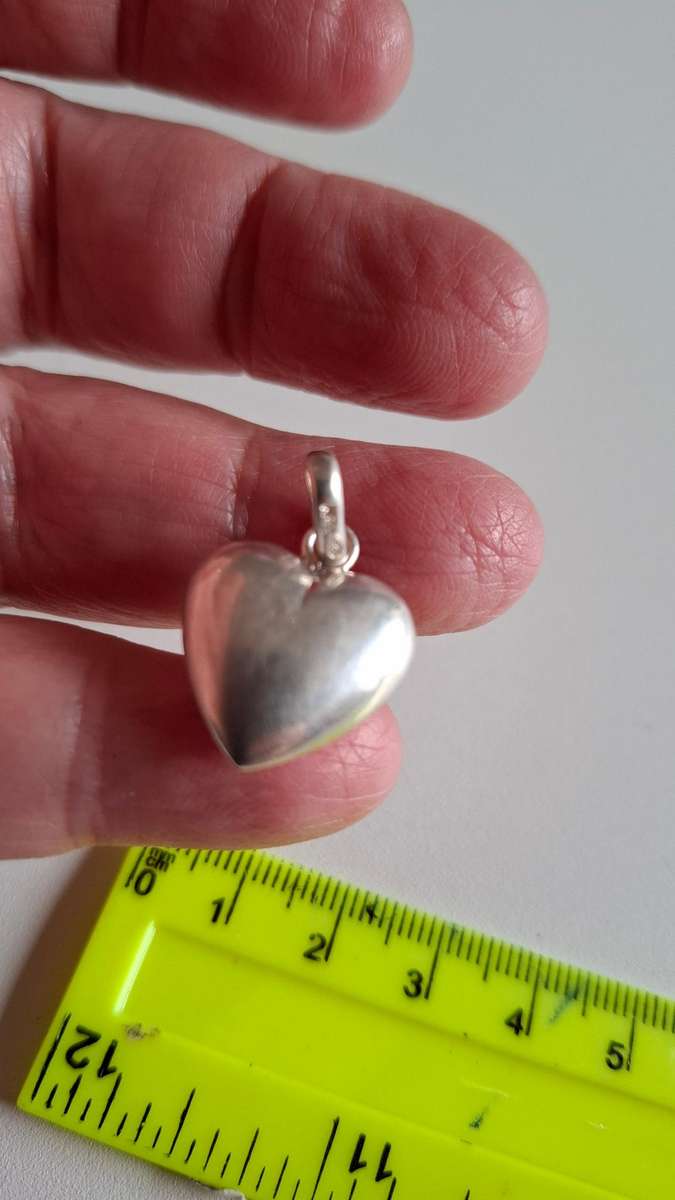 Beautiful Silver 925 Heart Pendant 2,5 grams In Great Condition (Clearly Marked )