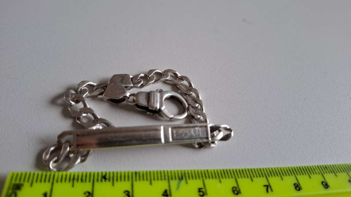 Lovely 925 Silver Chunky Chain Link Bracelet with Name Plate (14 grams) In Good Condition and Marked