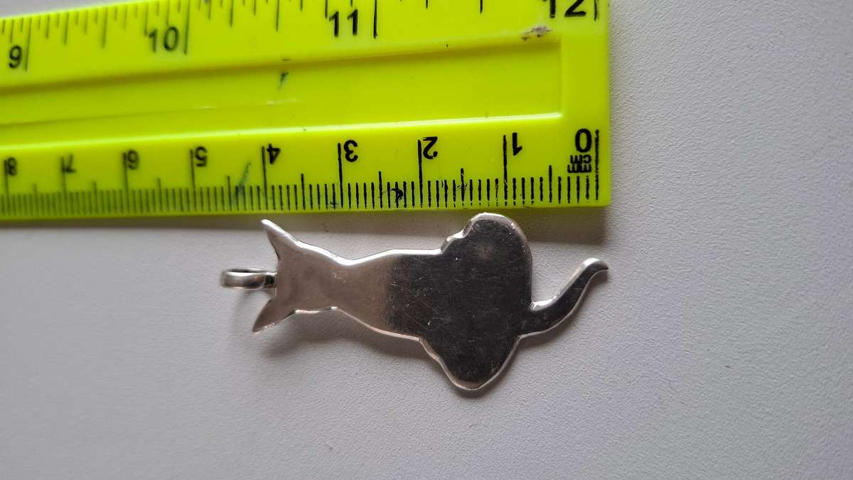 Stunning 925 Silver Cat Pendant 5.3 grams in Excellent Condition (Cleary marked)