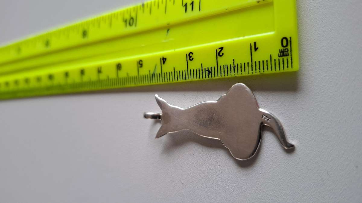 Stunning 925 Silver Cat Pendant 5.3 grams in Excellent Condition (Cleary marked)