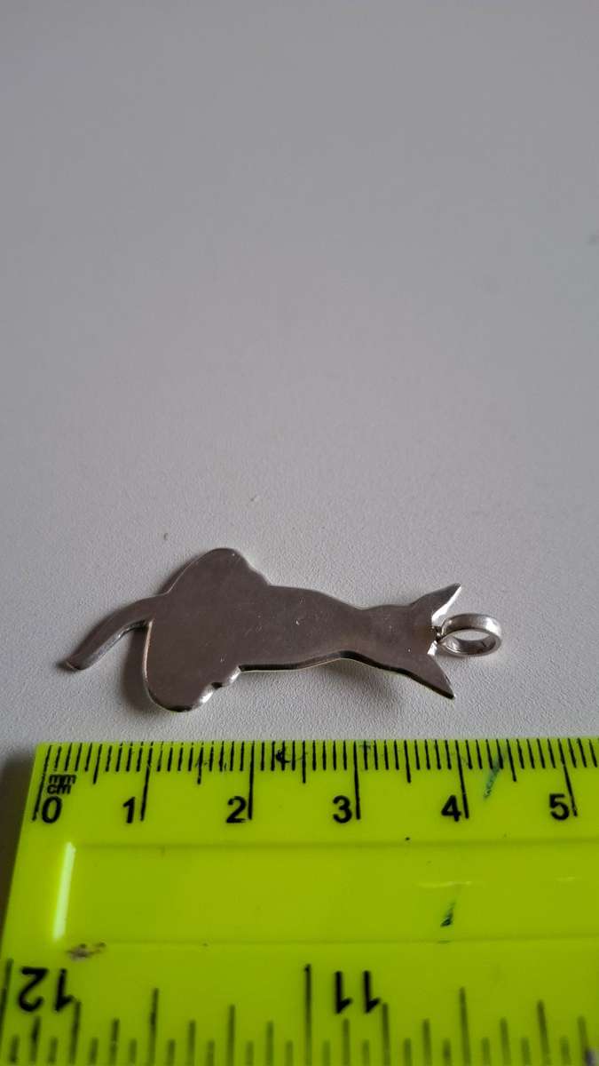 Stunning 925 Silver Cat Pendant 5.3 grams in Excellent Condition (Cleary marked)