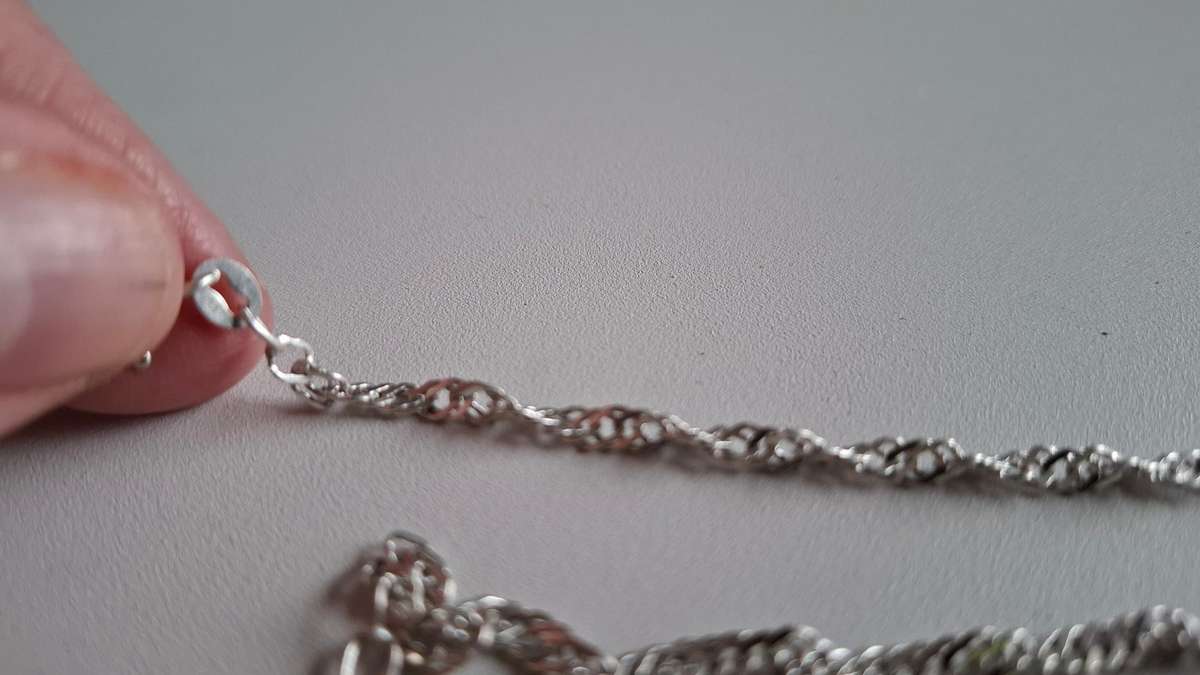 Beautiful  925 Silver Woven Chain - 60 cm Long -6.9 grams Clearly marked and in Excellent Condition