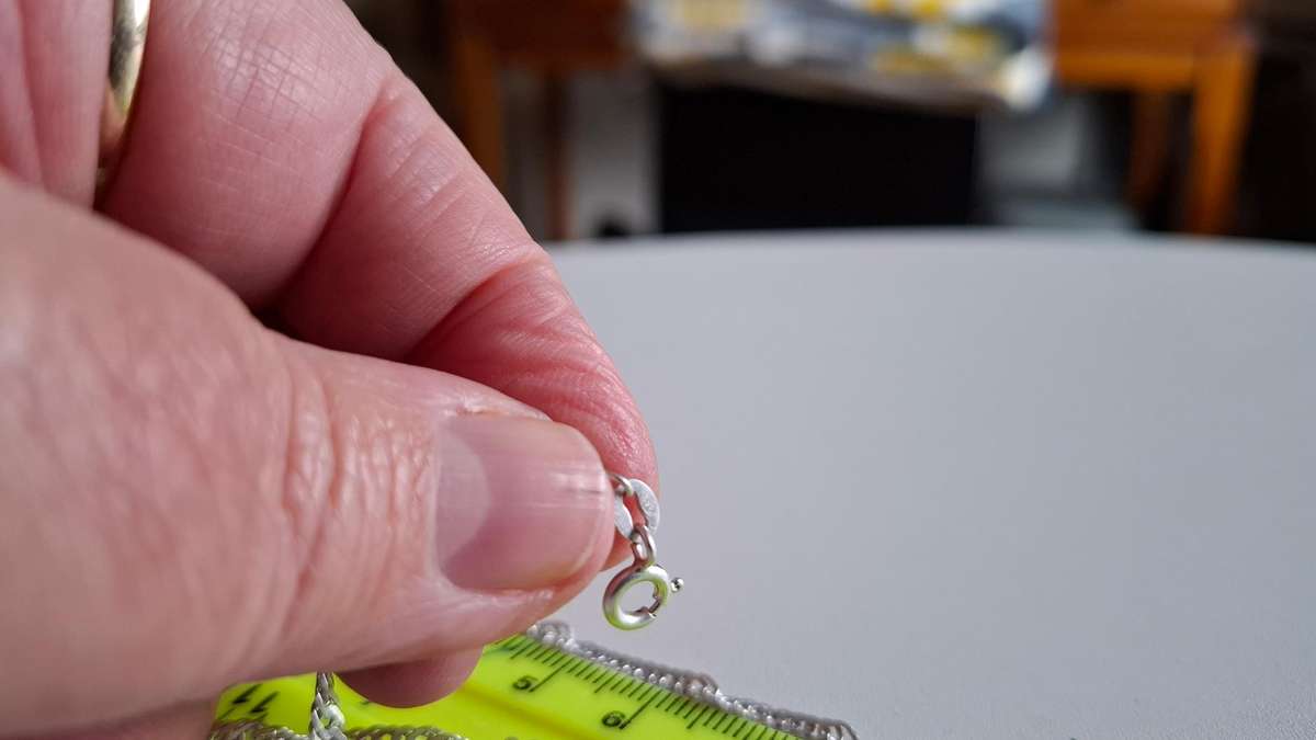 Beautiful  925 Silver Woven Chain - 60 cm Long -6.9 grams Clearly marked and in Excellent Condition