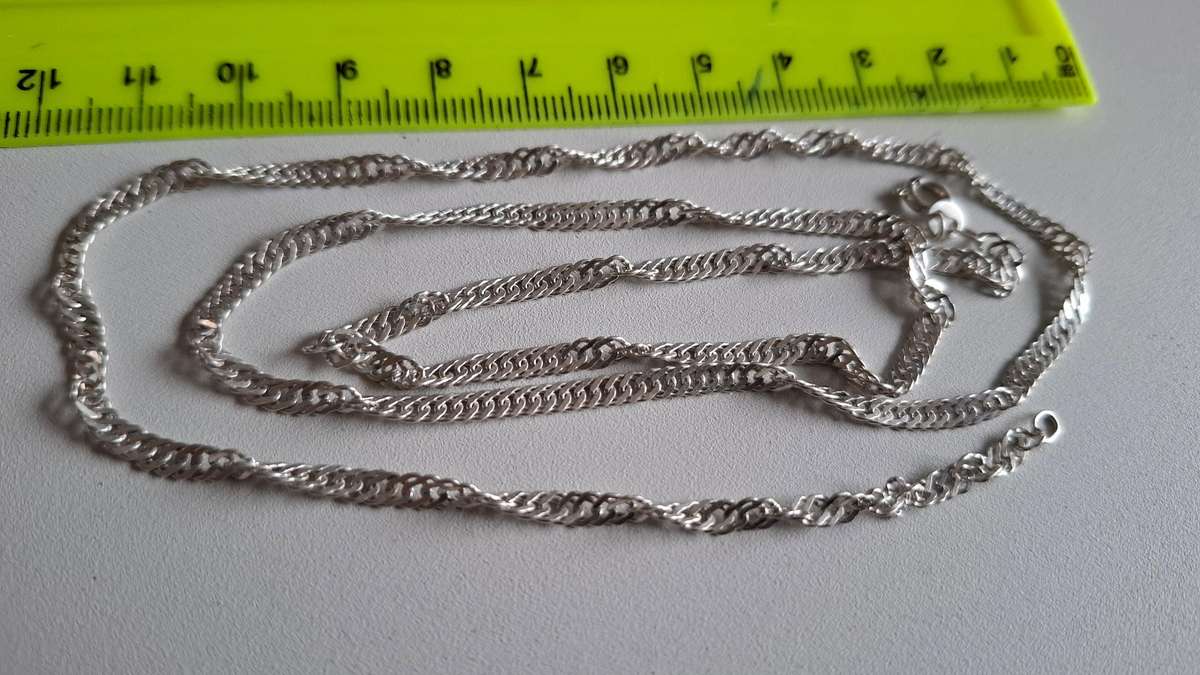 Beautiful  925 Silver Woven Chain - 60 cm Long -6.9 grams Clearly marked and in Excellent Condition