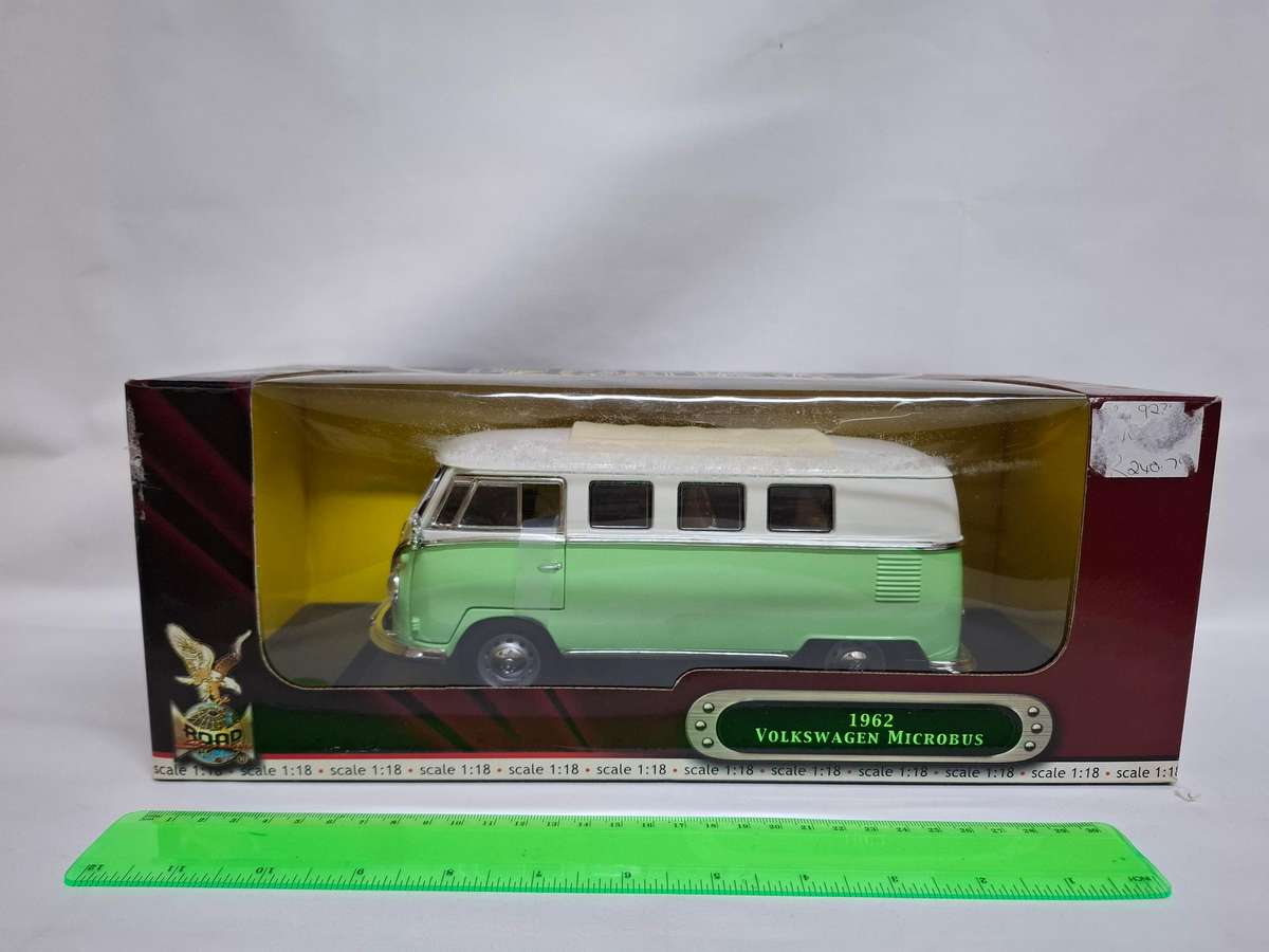 Vintage Die Cast Metal Collection Deluxe Edition 1962 Volkswagen Microbus - Excellent Condition