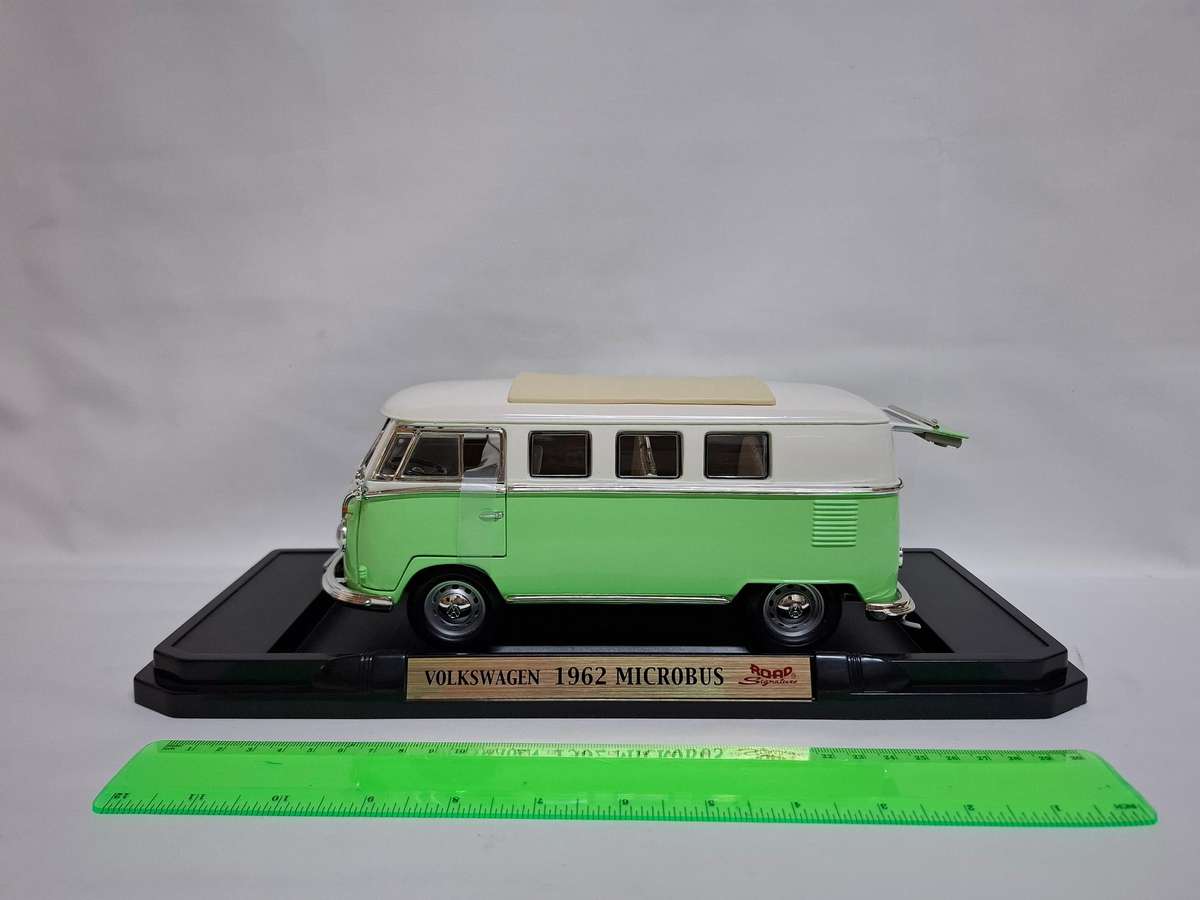 Vintage Die Cast Metal Collection Deluxe Edition 1962 Volkswagen Microbus - Excellent Condition