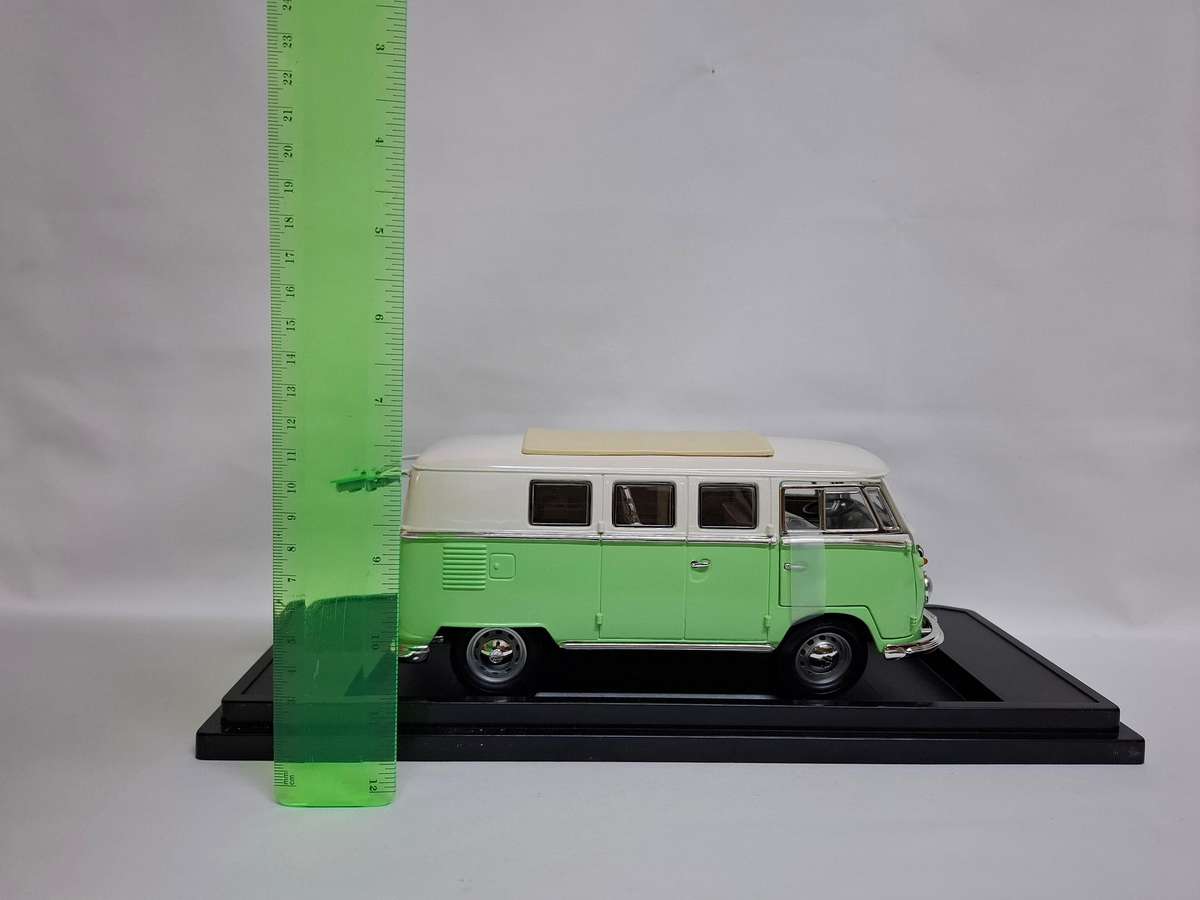 Vintage Die Cast Metal Collection Deluxe Edition 1962 Volkswagen Microbus - Excellent Condition