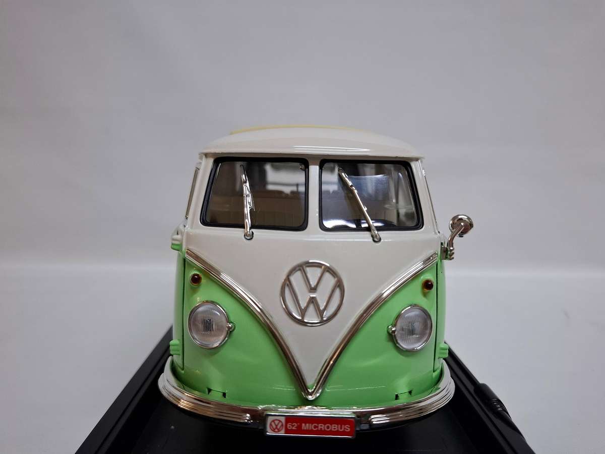 Vintage Die Cast Metal Collection Deluxe Edition 1962 Volkswagen Microbus - Excellent Condition