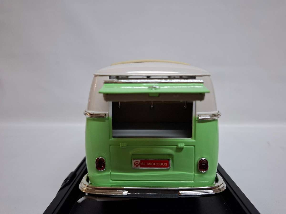 Vintage Die Cast Metal Collection Deluxe Edition 1962 Volkswagen Microbus - Excellent Condition