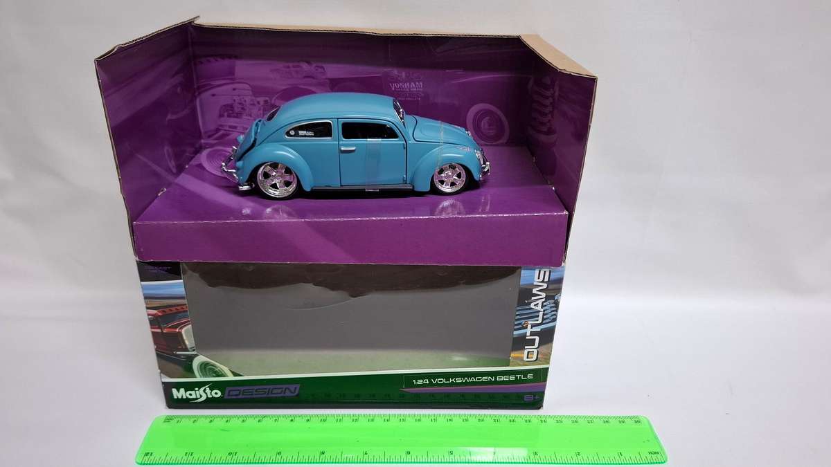 Vintage Maisto Design Die Cast 1:24 Scale Volkswagen Beetle - Good Condition