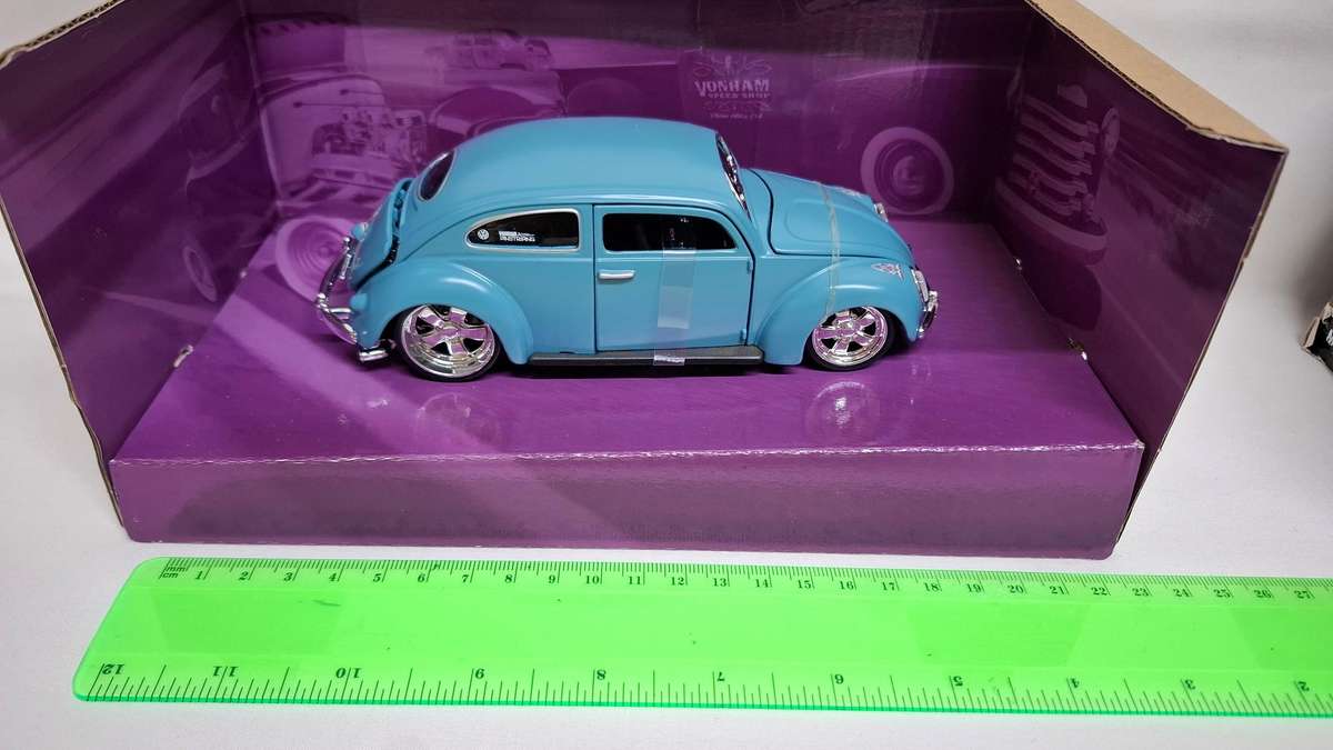 Vintage Maisto Design Die Cast 1:24 Scale Volkswagen Beetle - Good Condition